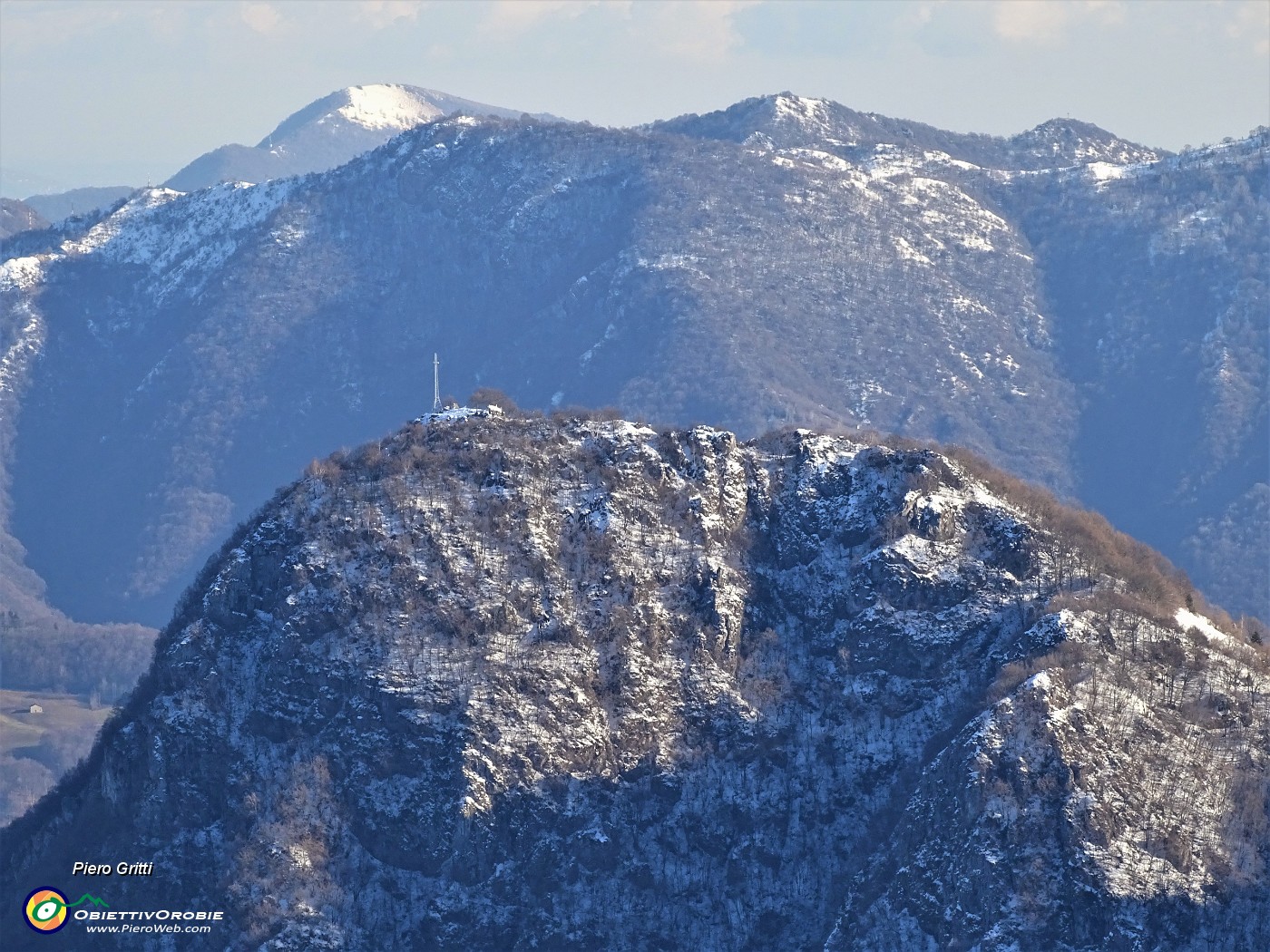 62 Zoom sul Monte Zucco (1232 m).JPG